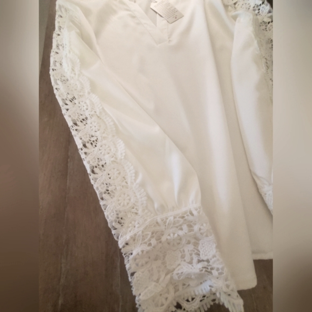 NWT Long Sleeve V-Neck White Blouse -Large